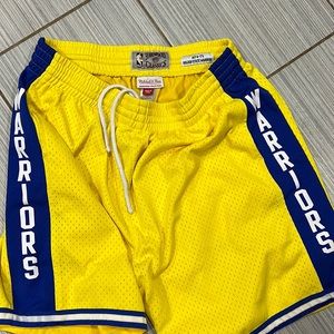 LIGHTLY WORN NBA mitchell and ness Golden State Warriors shorts size XL